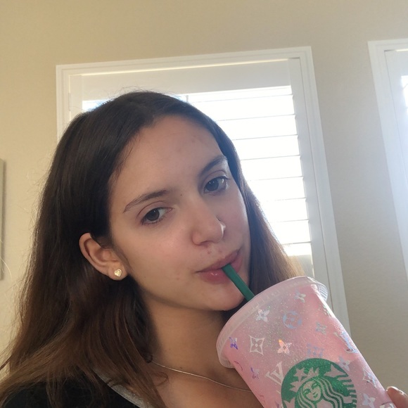 Meet your Posher, Angelica! - Picture 3 of 4